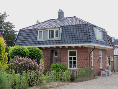 915091 Gezicht op de voor- en zijgevel van de woning Verlengde Utrechtseweg 105, gebouwd in 1917, in de buurt Het Zand ...